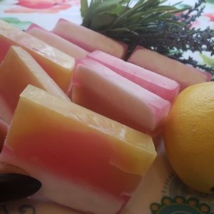 LUXURY SUNBURST GOATSMILK LAVENDER LEMON SOAP